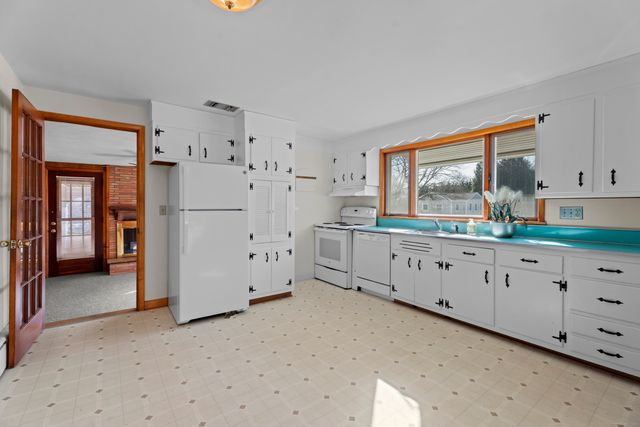 42 A & B New London Road, Groton, CT 06355