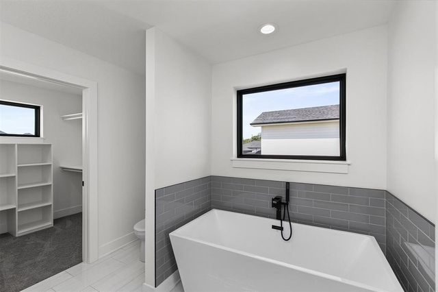 3931 NW 181st Street, Clive, IA 50325