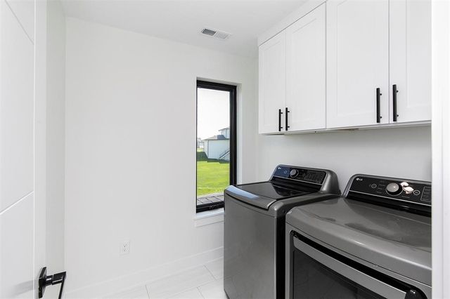 3931 NW 181st Street, Clive, IA 50325