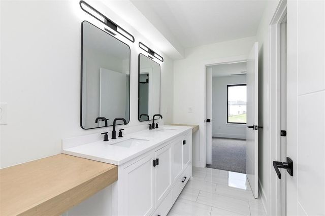 3931 NW 181st Street, Clive, IA 50325