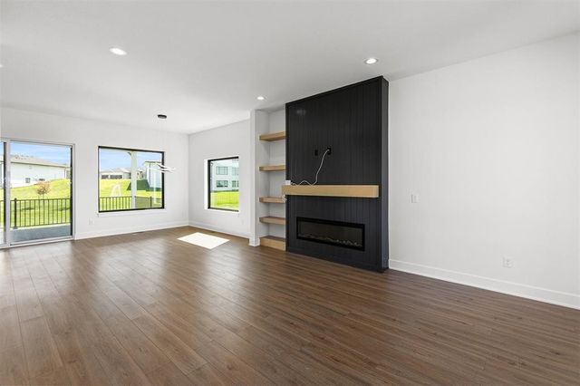 3931 NW 181st Street, Clive, IA 50325