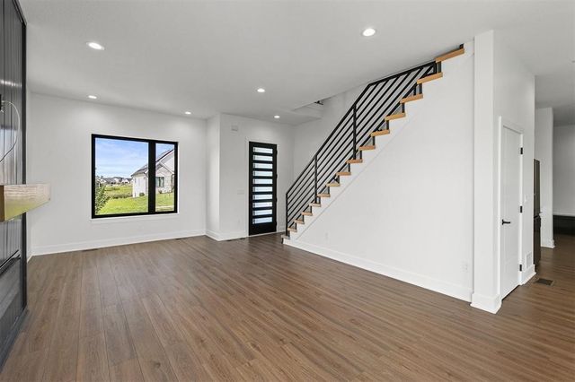 3931 NW 181st Street, Clive, IA 50325