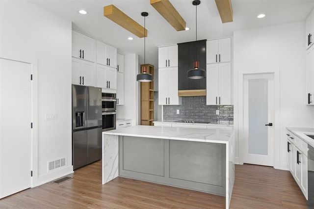 3931 NW 181st Street, Clive, IA 50325