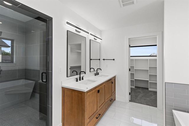 3931 NW 181st Street, Clive, IA 50325