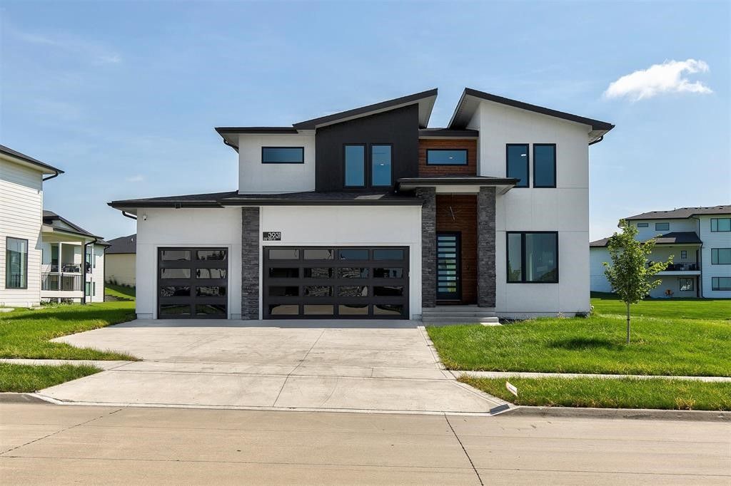 3931 NW 181st Street, Clive, IA 50325