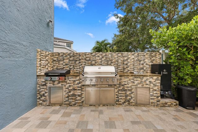 7930 Rockport Circle, Lake Worth, FL 33467