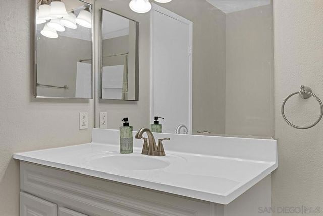 455 Los Arbolitos, Oceanside, CA 92058