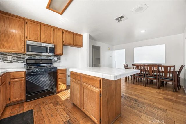 8541 Dove Creek, Hesperia, CA 92344