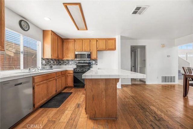 8541 Dove Creek, Hesperia, CA 92344