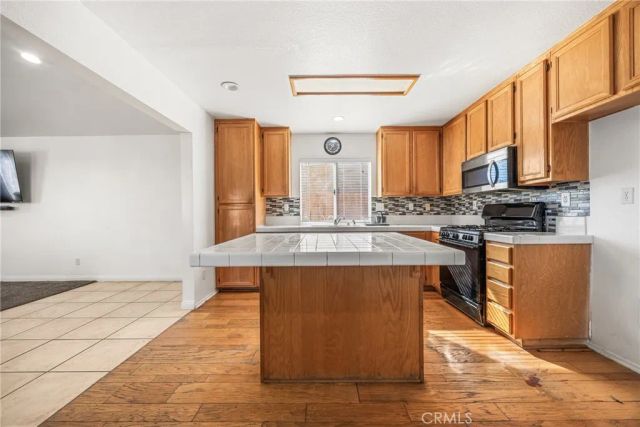 8541 Dove Creek, Hesperia, CA 92344