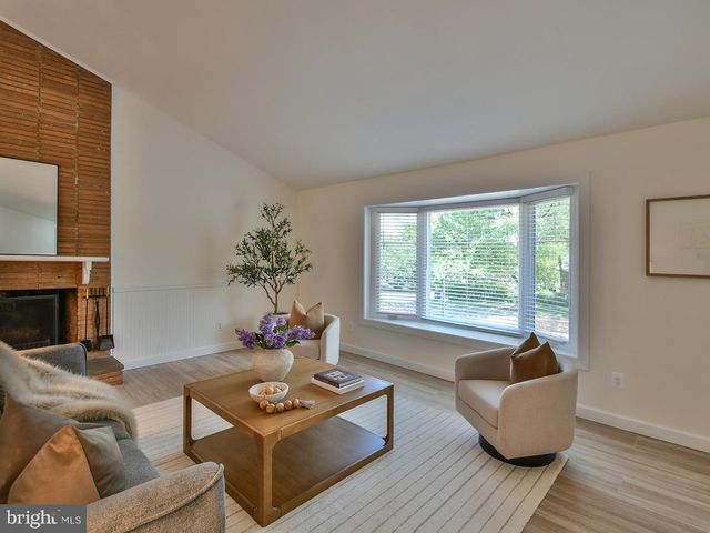 9823 SINGLETON DR, Bethesda, MD 20817