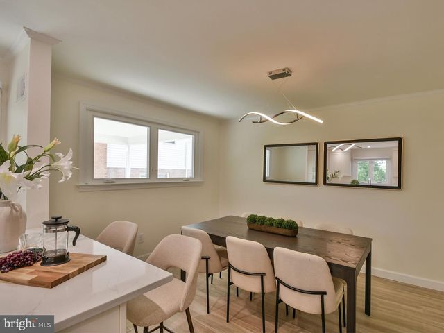 9823 SINGLETON DR, Bethesda, MD 20817