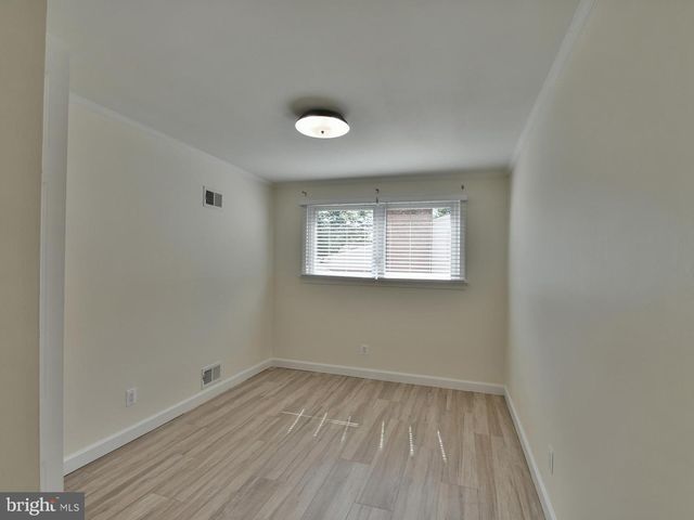 9823 SINGLETON DR, Bethesda, MD 20817