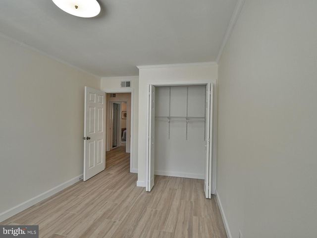 9823 SINGLETON DR, Bethesda, MD 20817