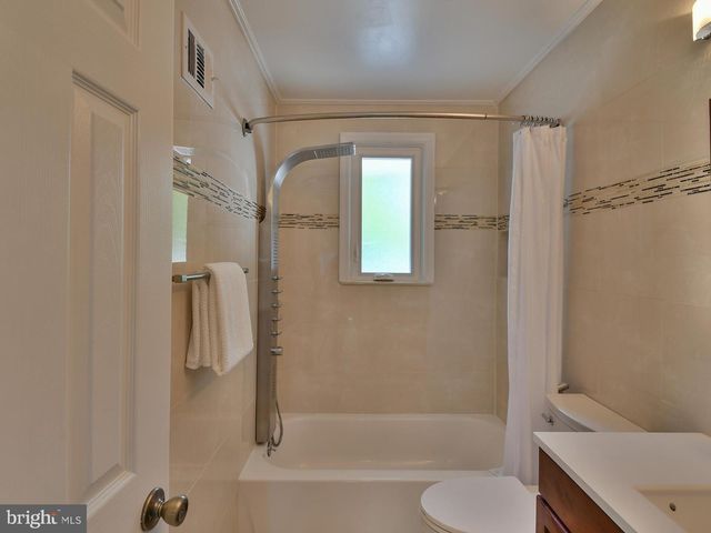 9823 SINGLETON DR, Bethesda, MD 20817