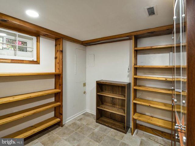 9823 SINGLETON DR, Bethesda, MD 20817