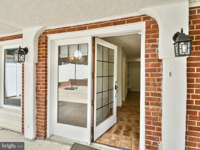 9823 SINGLETON DR, Bethesda, MD 20817