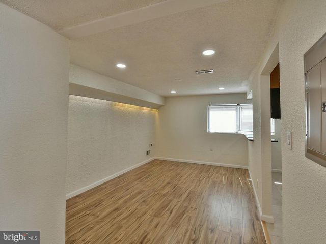 9823 SINGLETON DR, Bethesda, MD 20817