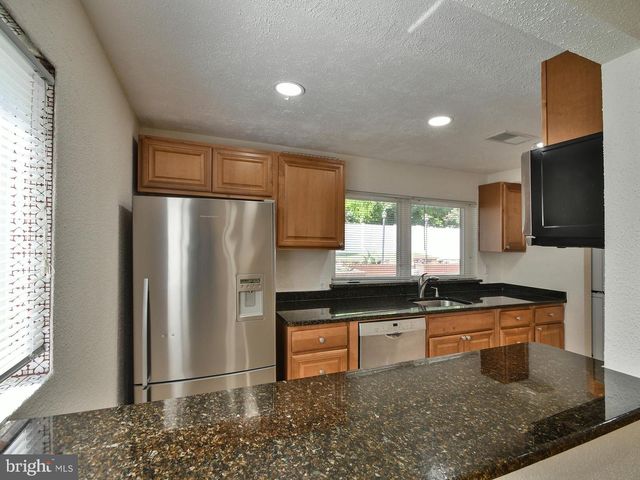 9823 SINGLETON DR, Bethesda, MD 20817