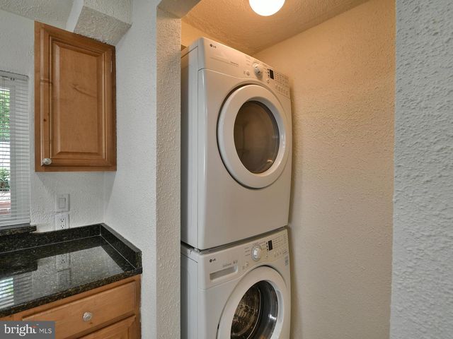 9823 SINGLETON DR, Bethesda, MD 20817