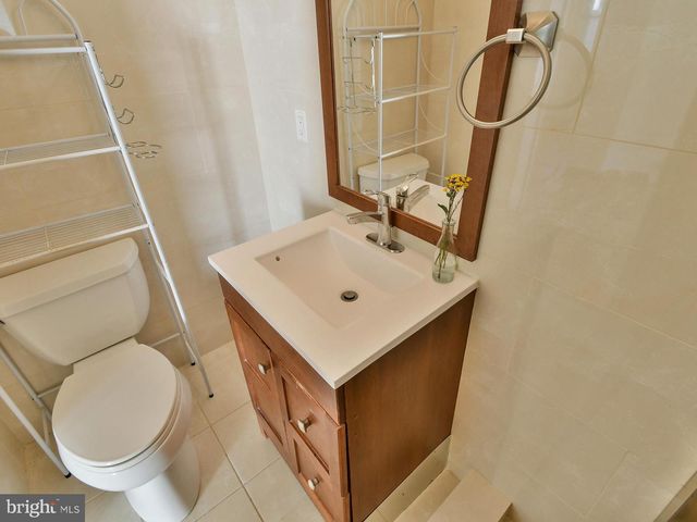 9823 SINGLETON DR, Bethesda, MD 20817