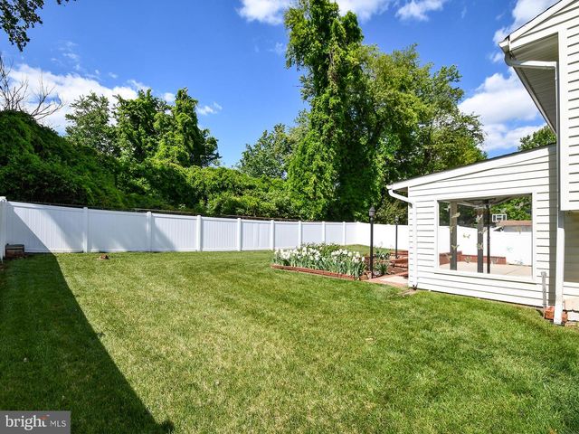 9823 SINGLETON DR, Bethesda, MD 20817