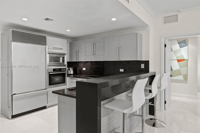 6799 Collins Ave CPH06, Miami Beach, FL 33141