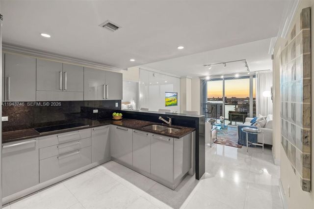 6799 Collins Ave CPH06, Miami Beach, FL 33141