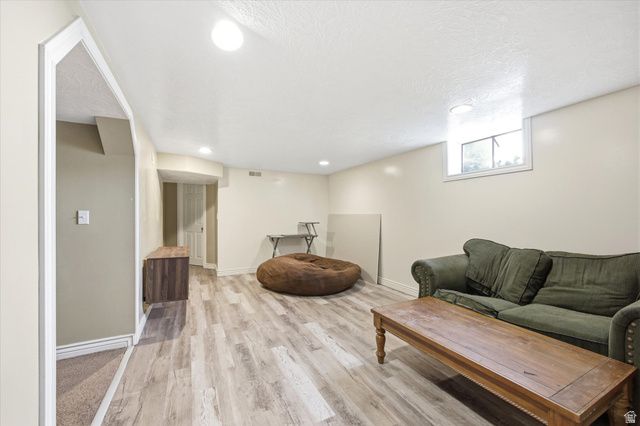 4372 S 375 E, Washington Terrace, UT 84405