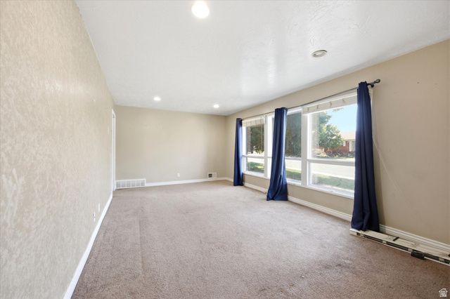 4372 S 375 E, Washington Terrace, UT 84405