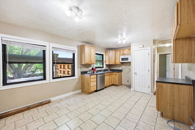4372 S 375 E, Washington Terrace, UT 84405