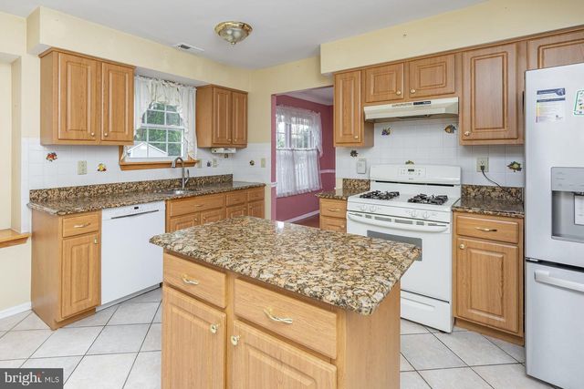 27 TRAPPER RD, Sewell, NJ 08080