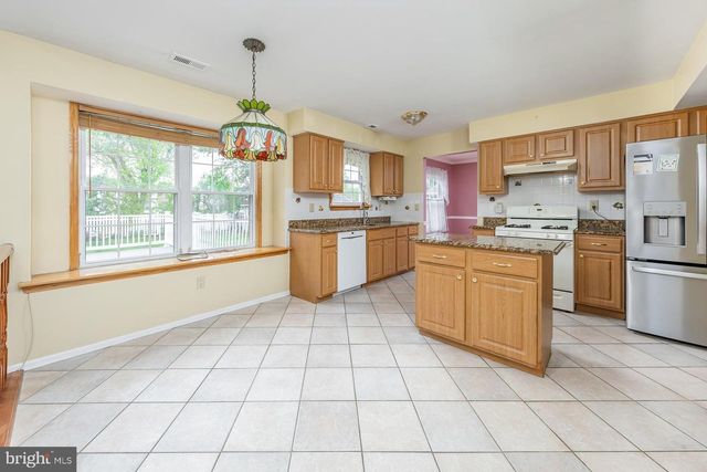 27 TRAPPER RD, Sewell, NJ 08080