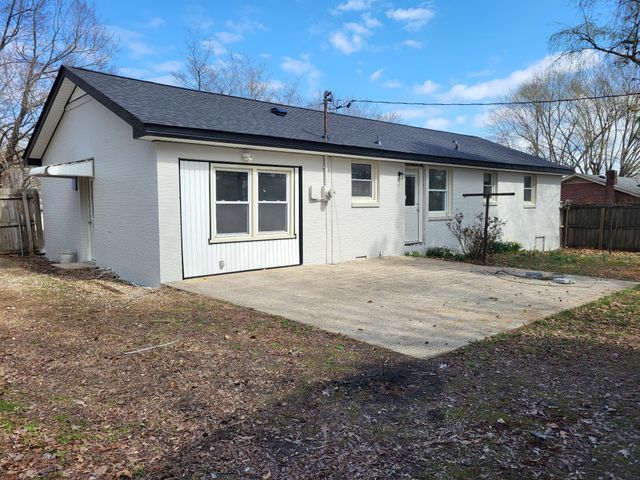 208 Forest Hills Dr, Clarksville, TN 37040