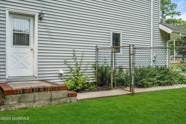 464 Penn Avenue N, Forked River, NJ 08731