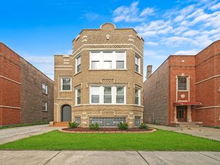 8722 S Kingston Avenue, Chicago, IL 60617