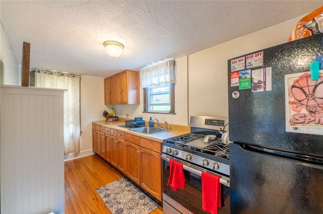 125 Bellevue Ave, West View, PA 15229