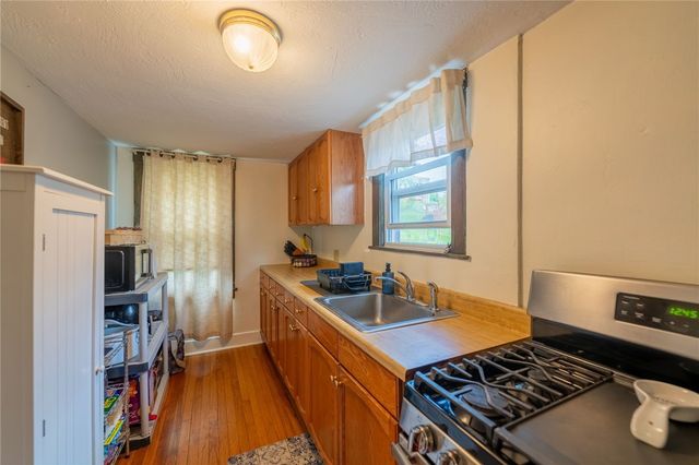 125 Bellevue Ave, West View, PA 15229