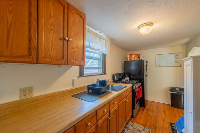 125 Bellevue Ave, West View, PA 15229