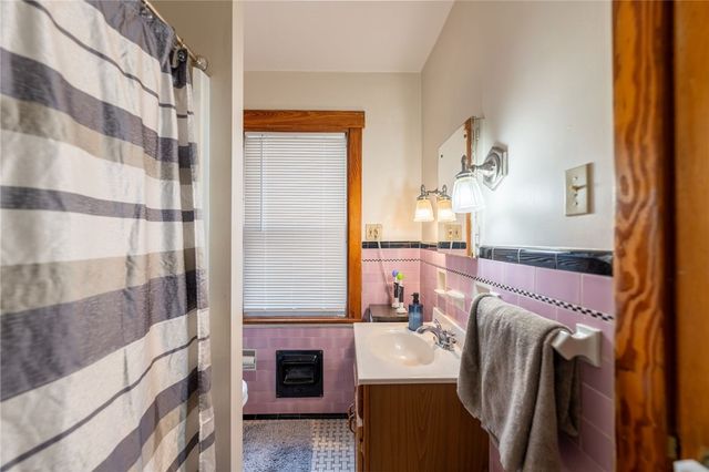 125 Bellevue Ave, West View, PA 15229