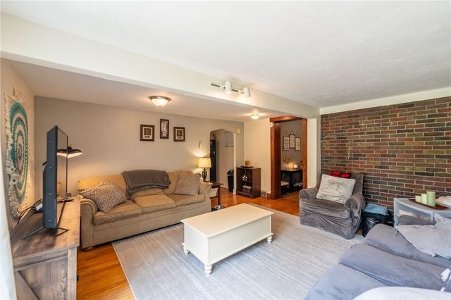 125 Bellevue Ave, West View, PA 15229