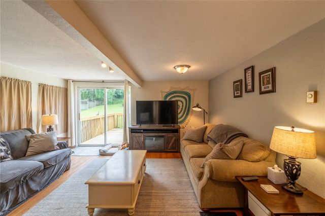 125 Bellevue Ave, West View, PA 15229