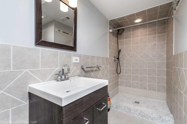3024 N 76th Avenue, Elmwood Park, IL 60707