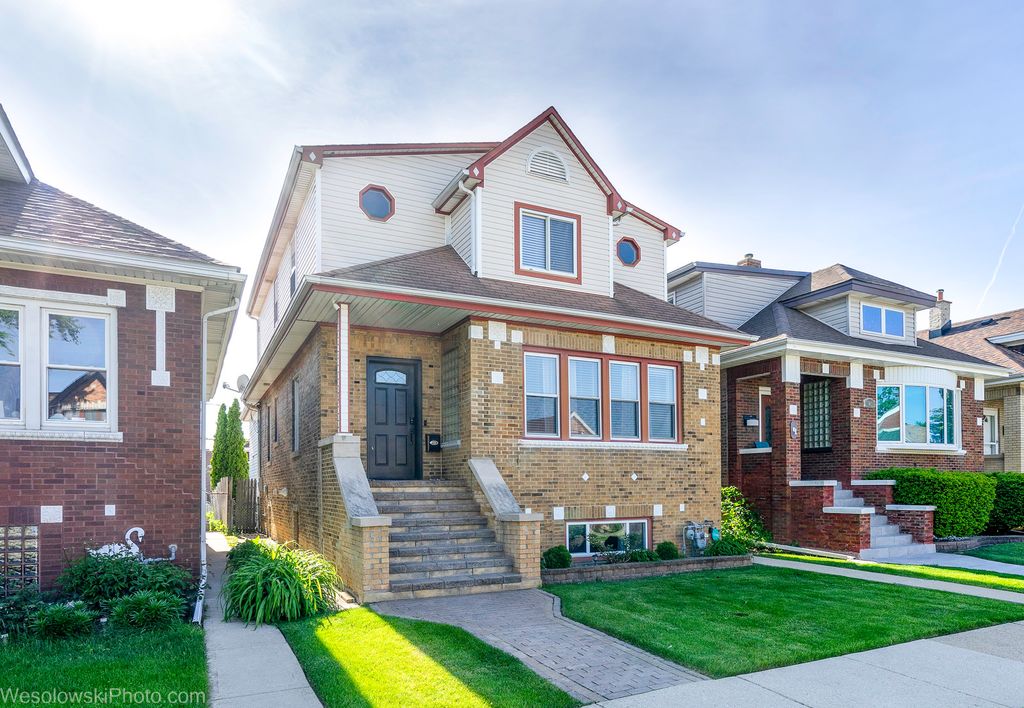 3024 N 76th Avenue, Elmwood Park, IL 60707