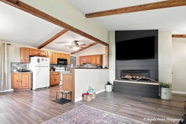 11811 304th AVENUE, Trevor, WI 53179