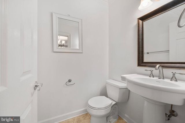 2433 NE 3RD ST NE, Washington, DC 20002