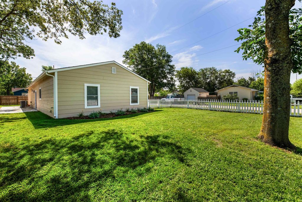 3102 N Mascot Ave, Wichita, KS 67204