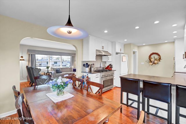 814 Beechwood Rd, Louisville, KY 40207