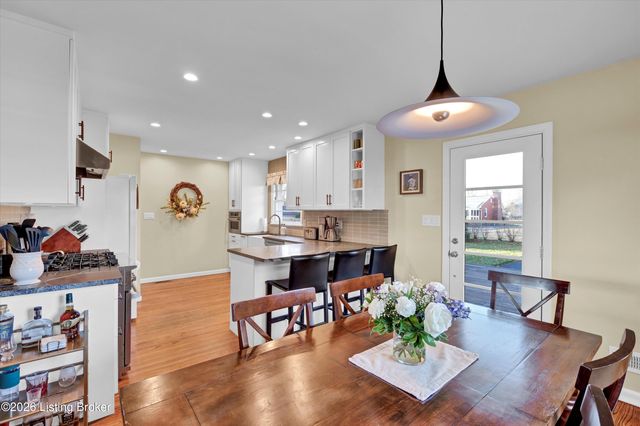 814 Beechwood Rd, Louisville, KY 40207