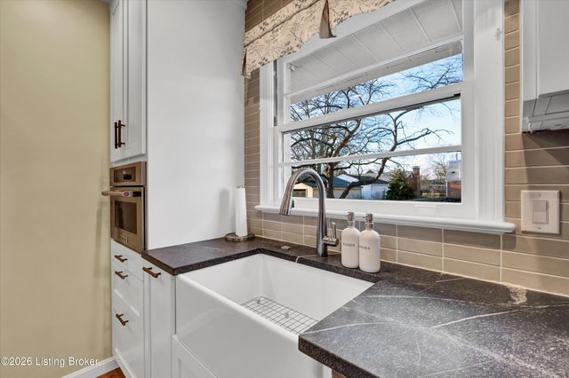 814 Beechwood Rd, Louisville, KY 40207